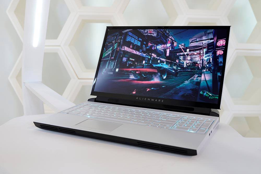 dell alienware area-15m gaming laptop 1